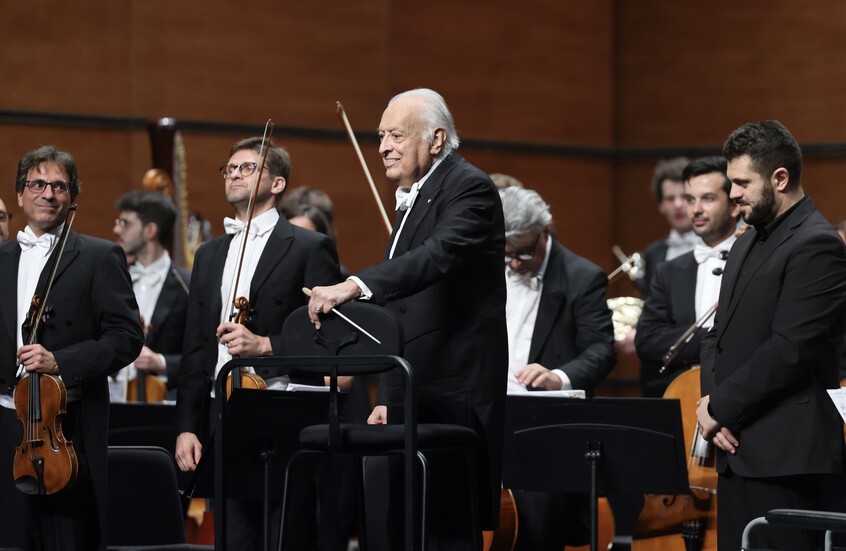 696a575d423604786f1f50c5 8busIs